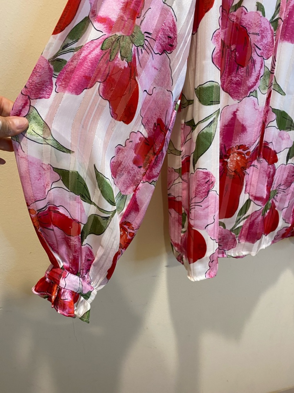 Joie White Blouse with Pink & Red Floral Print Sz M - Picture 4 of 11